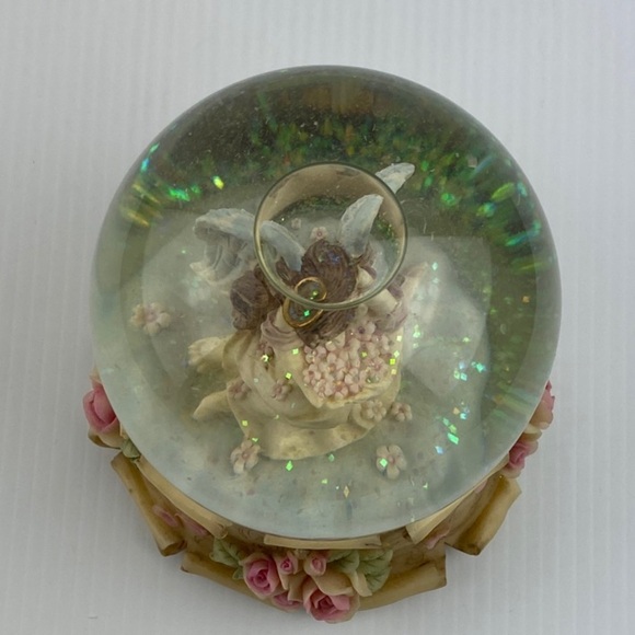 Vintage Musical Snow Globe Angel with Pink Roses - Picture 8 of 13